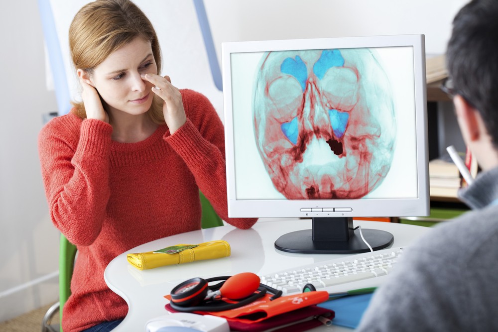 Кривая перегородка носа: кому нужна операция