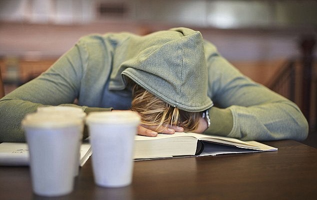 10 причин, из-за которых лицо и кожа выглядят старше