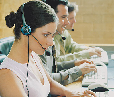 Чем опасны гаджеты: вред для слуха