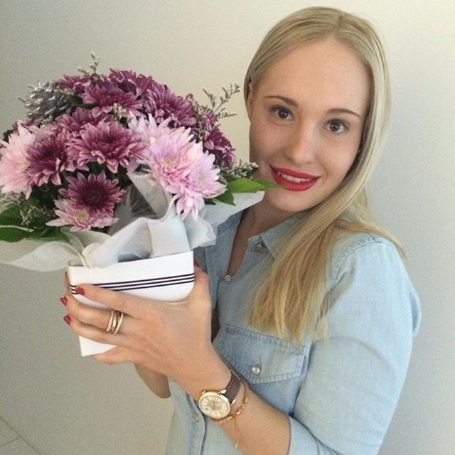 Девушка, которая весила 28 кг, показала свои фото в период анорексии