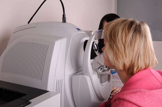 Можно ли восстановить зрение при дальнозоркости?