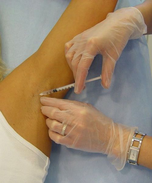 Почему болит в подмышке?