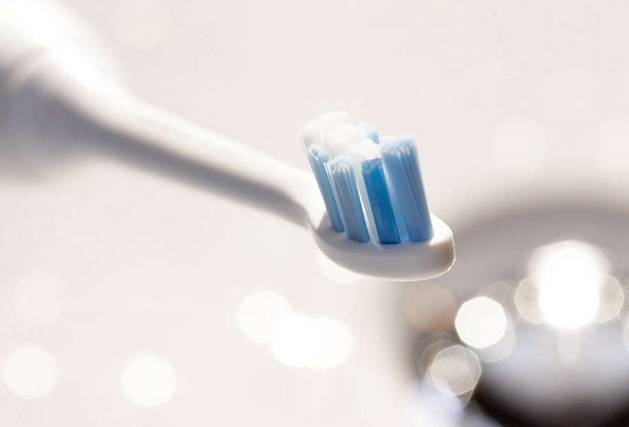 Если кровоточат десны при чистке зубов: как устранить проблему