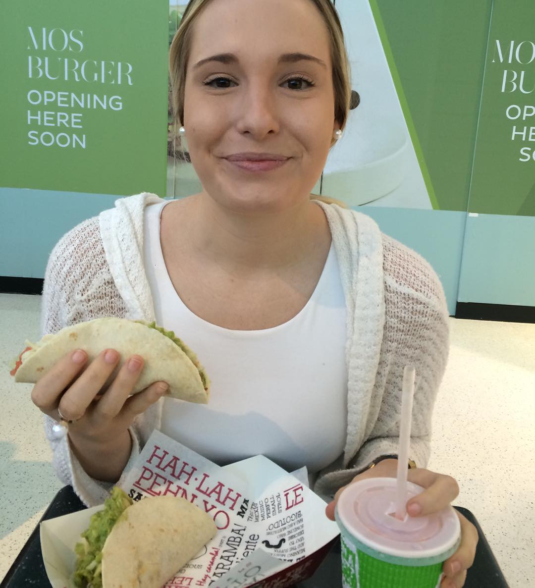 Девушка, которая весила 28 кг, показала свои фото в период анорексии