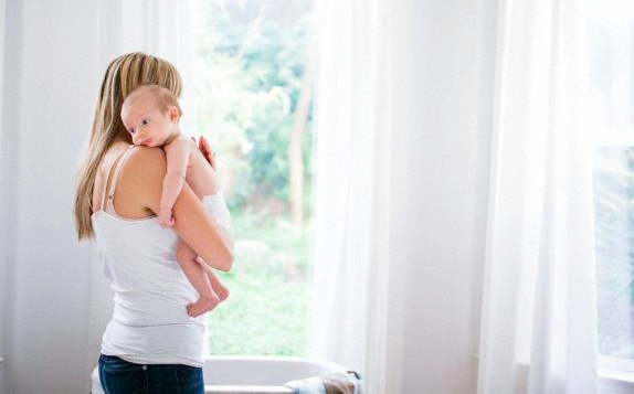 Почему ребенок икает? Простые способы справиться с икотой